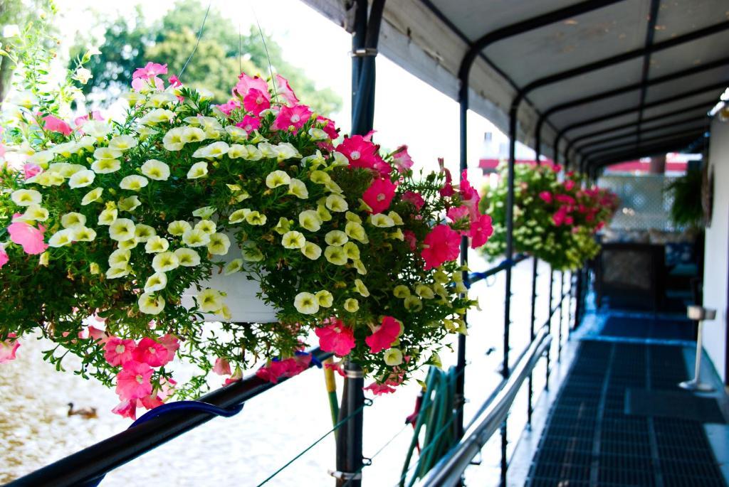 The Covington Houseboat Bed & Breakfast Saint Paul Bagian luar foto