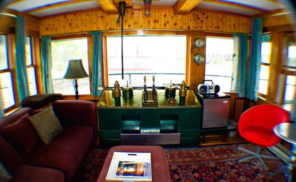 The Covington Houseboat Bed & Breakfast Saint Paul Ruang foto