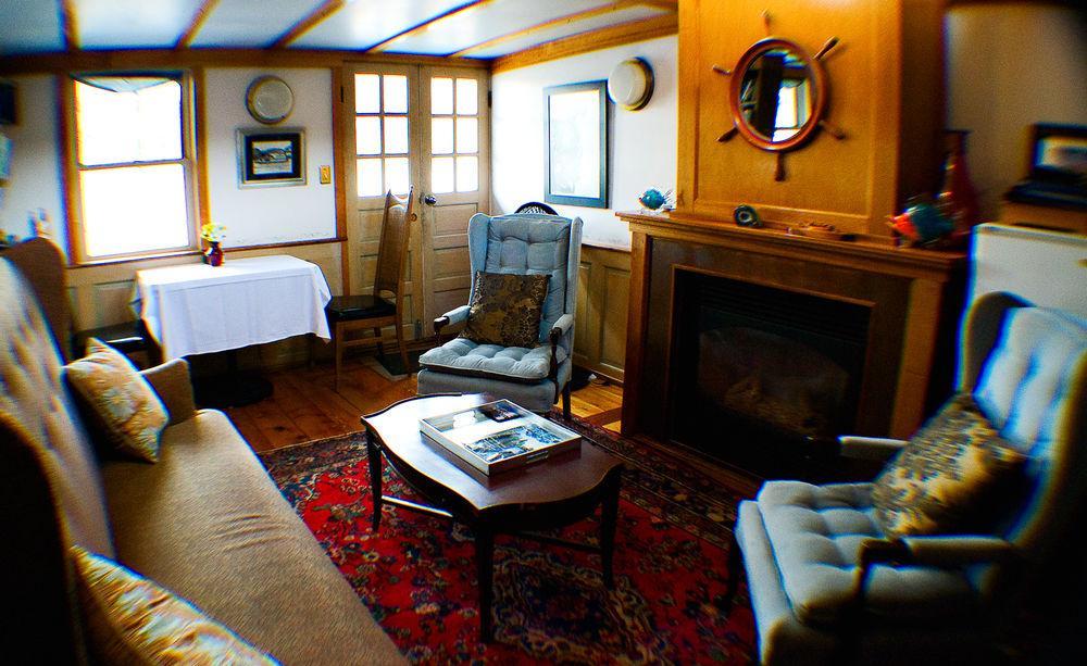 The Covington Houseboat Bed & Breakfast Saint Paul Bagian luar foto
