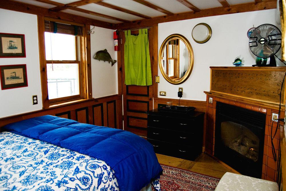 The Covington Houseboat Bed & Breakfast Saint Paul Bagian luar foto