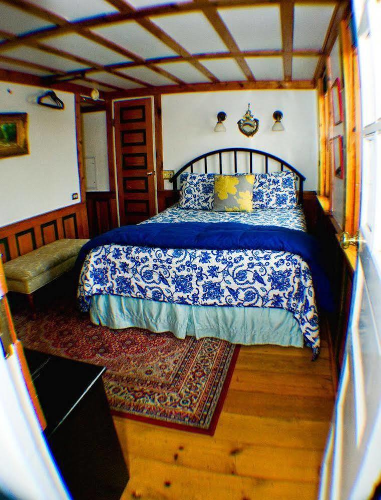 The Covington Houseboat Bed & Breakfast Saint Paul Bagian luar foto