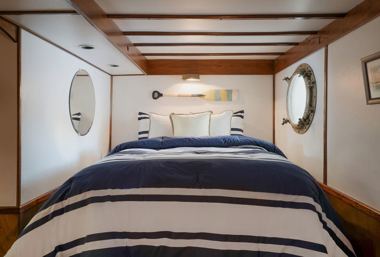 The Covington Houseboat Bed & Breakfast Saint Paul Bagian luar foto
