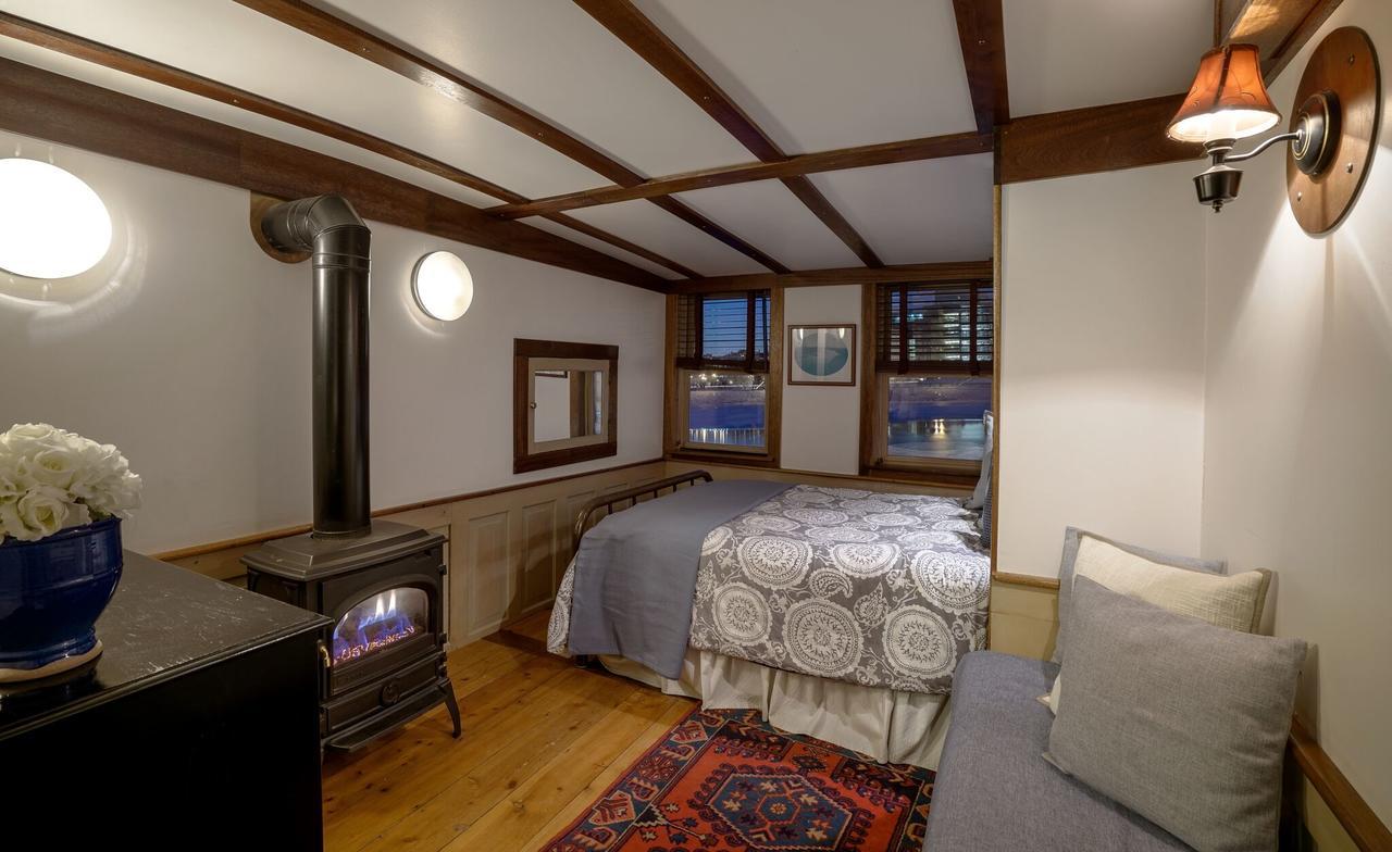 The Covington Houseboat Bed & Breakfast Saint Paul Bagian luar foto
